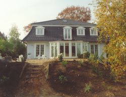 Wintergarten mit geschlossenem Dach-Merantiholz-wei lackiert